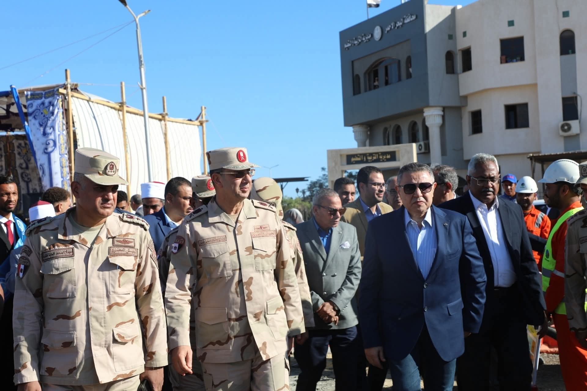 محافظ البحر الأحمر وقائد قوات الدفاع الشعبى يتابعان جاهزية المعدات ومعسكر الإيواء ضمن تدريب صقر 157