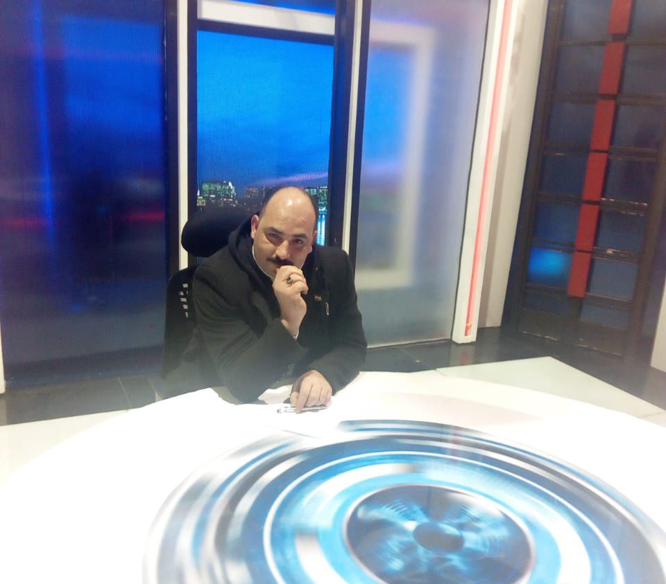 حين تنطفئ الأماكن ويبقى الإنسان واقفاً وحده