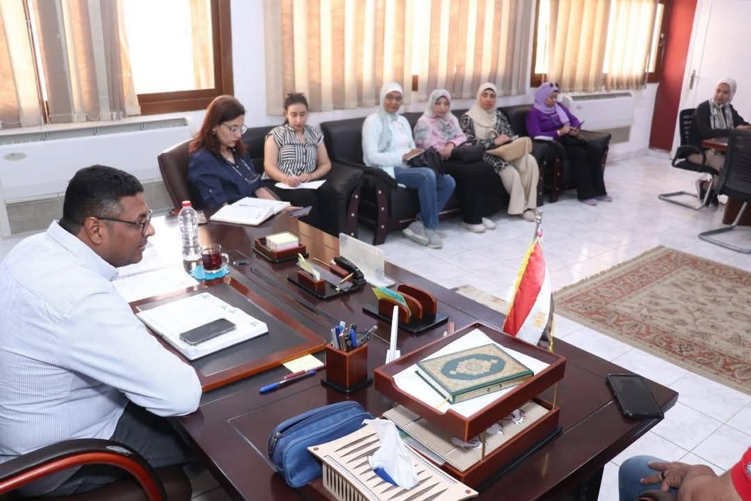 اجتماع موسع عبر الزووم لوكيل وزارة الصحة بالبحر الأحمر مع مديري الإدارات الصحية لمتابعة سير العمل