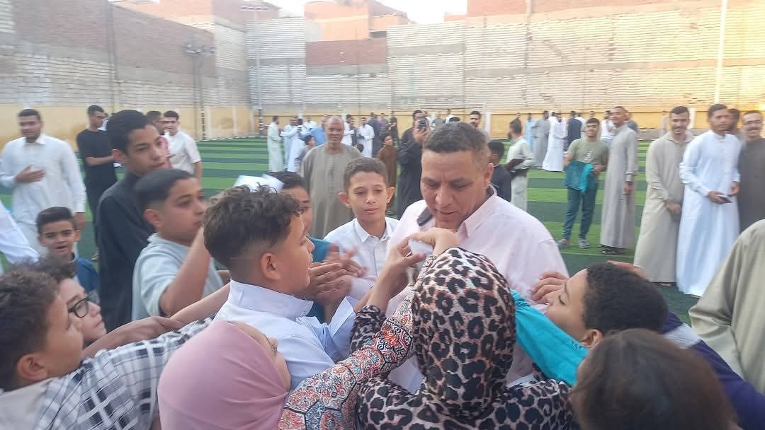 نائب  الشيوخ يؤدي صلاة العيد  بمركز شباب بني سليمان بالميمون