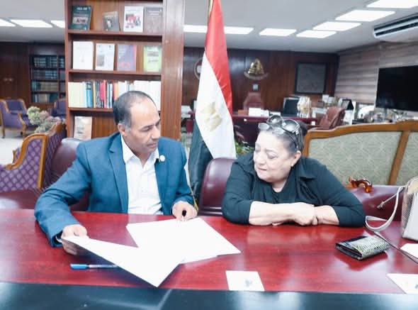 «هيئة الكتاب» تتعاقد مع أسرة الراحل الدكتور شكري عيّاد لإصدار مؤلفاته في طبعات جديدة