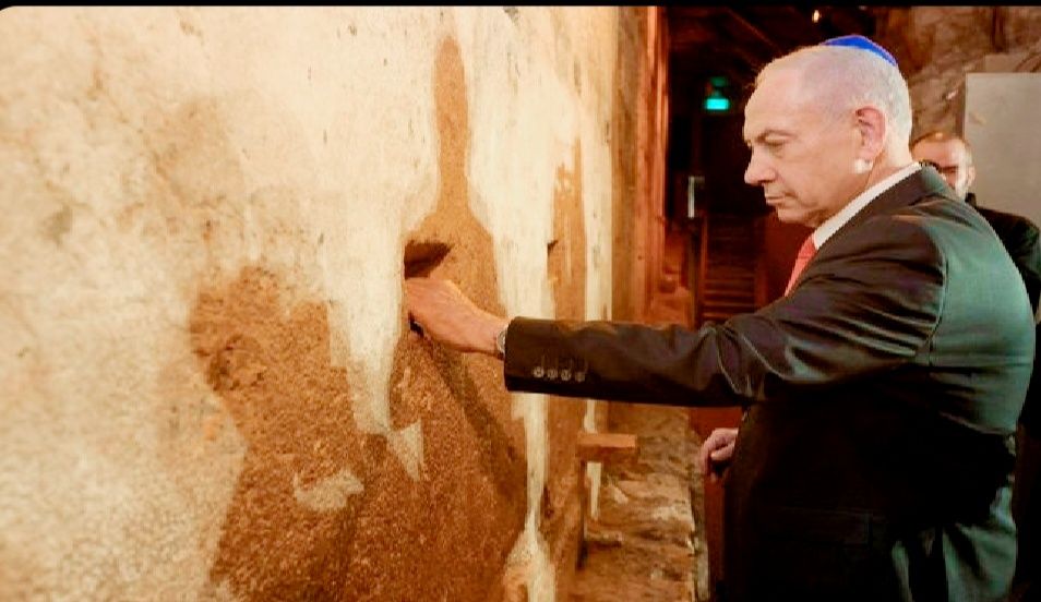 نتنياهو يُشعل المنطقة باقتحام الأقصى هربًا من أزماته الداخلية