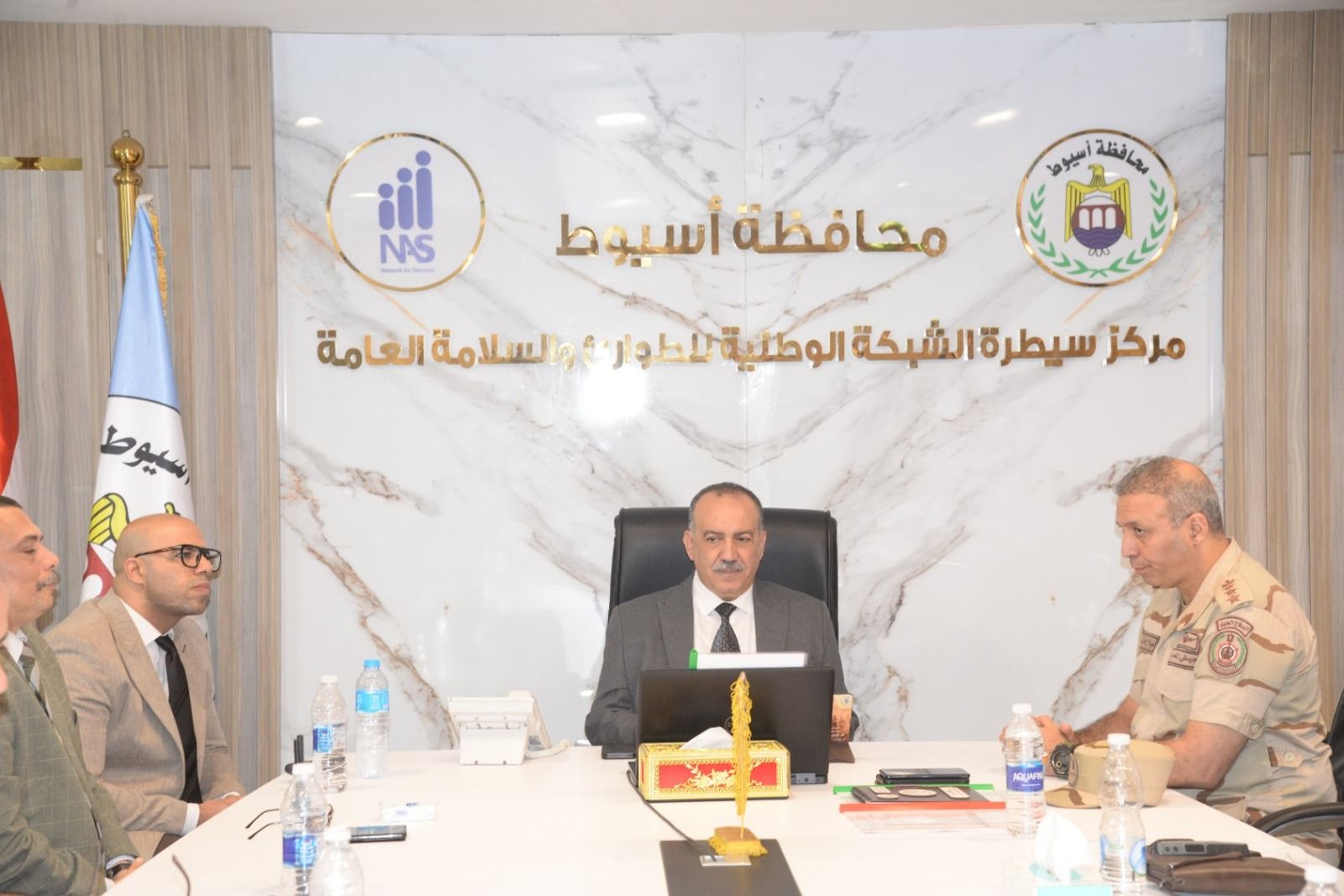 محافظ أسيوط يتابع غلق لجان انتخابات مجلس النواب وأعمال فرز الأصوات من غرفة العمليات المركزية بمركز السيطرة بالمحافظة