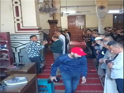 ملفوفا بعلم مصر تشييع جثمان الموسيقار محمد سلطان من مسجد عمر مكرم