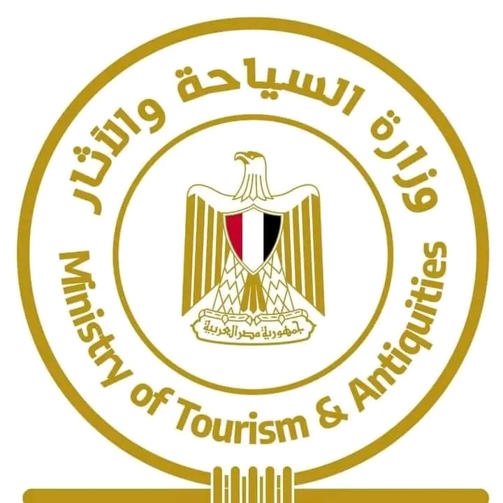 «السياحة» تكشف تفاصيل اصطدام فندق عائم بكوبري في المنيا 