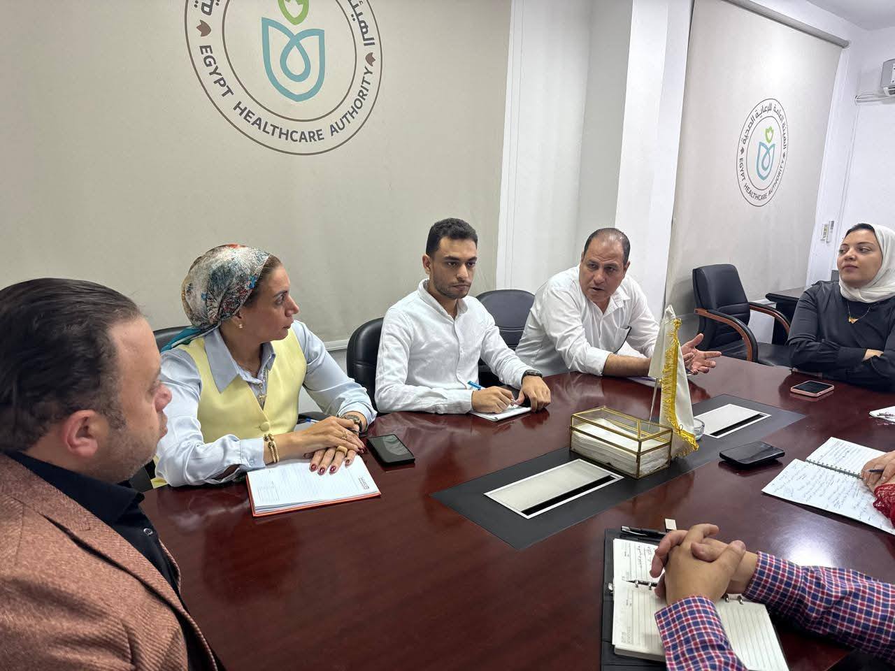 اجتماع موسع بإقليم القناة لضبط الأداء ورفع جودة الخدمة داخل منشآت الرعاية الصحية