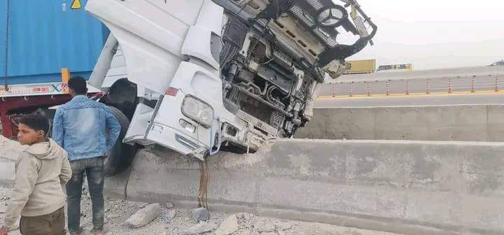 حادث مروع بين سيارتين نقل تحصد روح شخص وأصابة أخر بمحافظة بور سعيد 