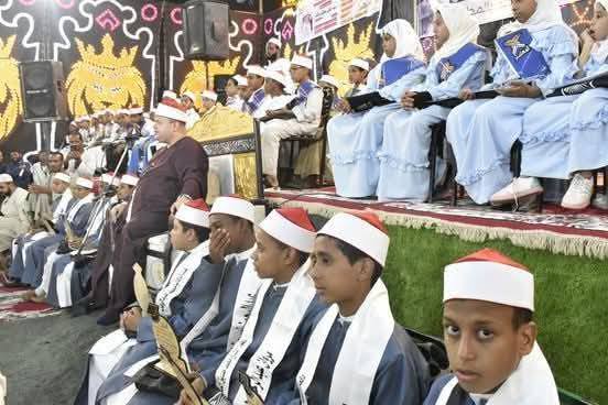 الشيخ صديق المنشاوي يزين حفل تكريم حفظه القرآن الكريم بالمحاميد 