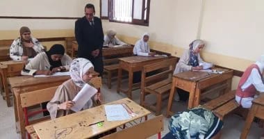 محافظ شمال سيناء يتفقد امتحانات الشهادة الإعدادية بالشيخ زويد
