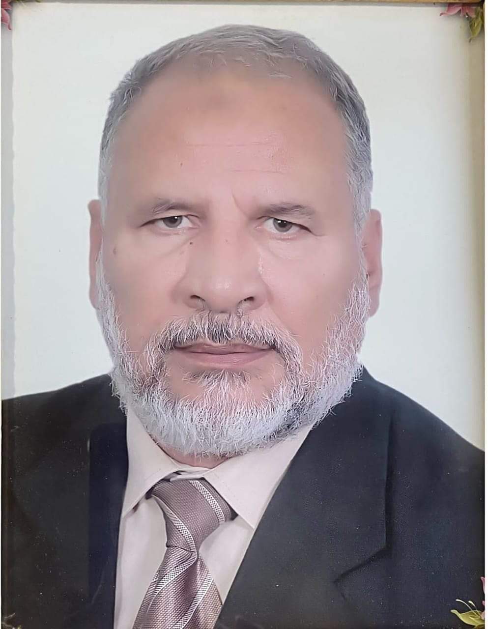 جامعة سوهاج تنعي وفاة الدكتور صلاح أبو زيد استاذ بكلية الآداب بجامعة جنوب الوادي