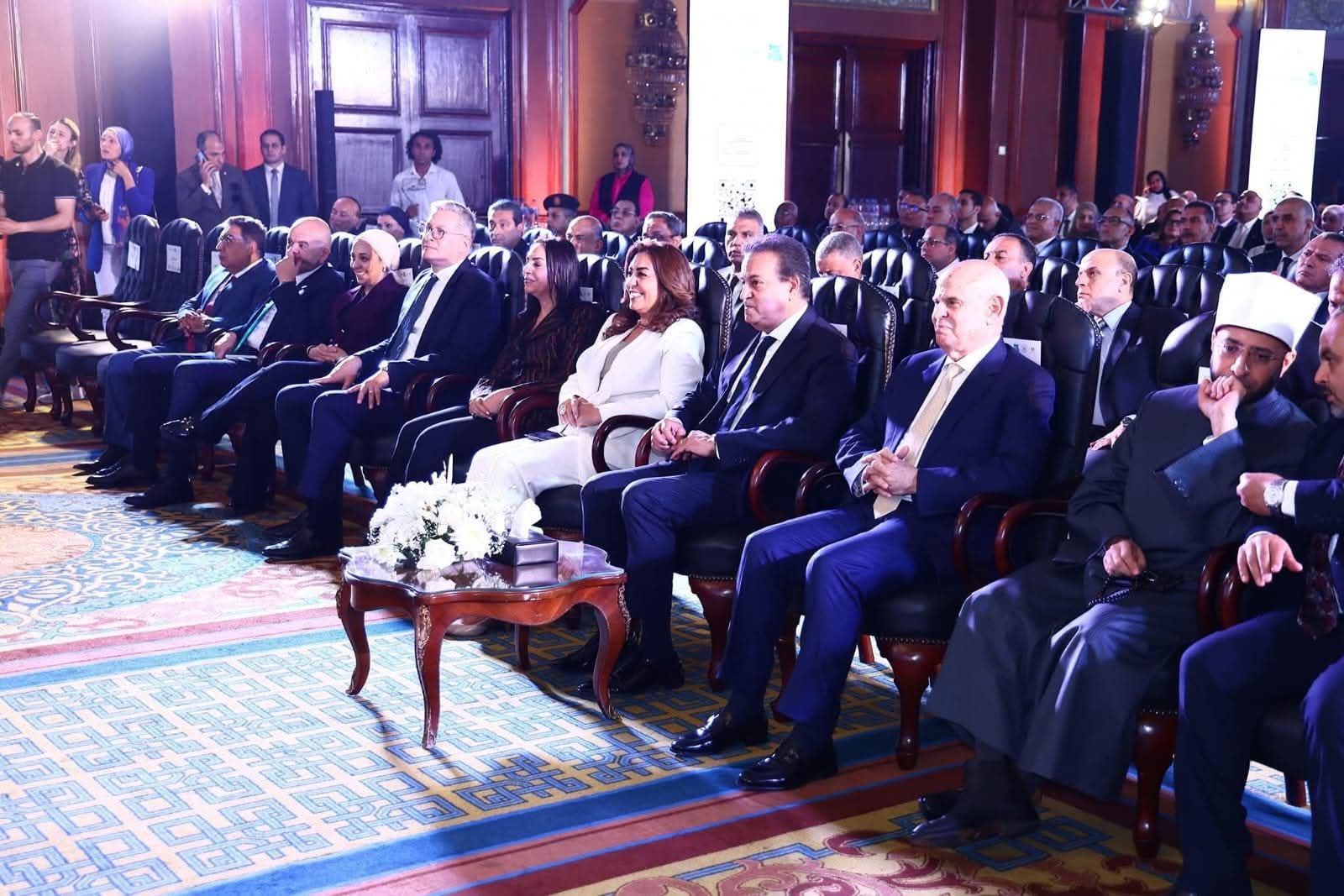 محافظ أسوان يشارك فى تدشين مبادرة 