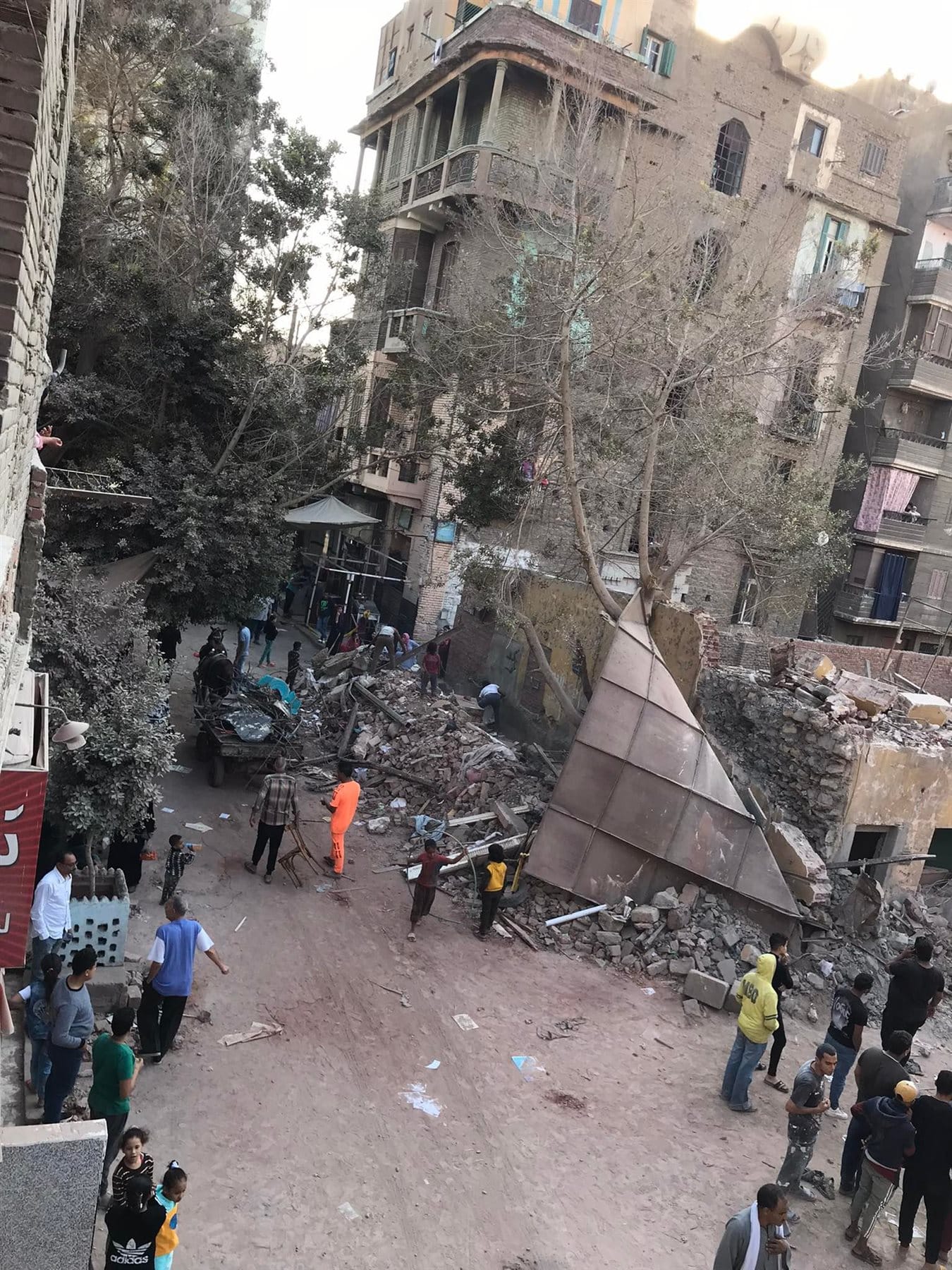 الأمن يكثف غموض العثور علي جثة شخص تحت رمال بمنزل تحت الأنشاء بمحافظة الشرقية