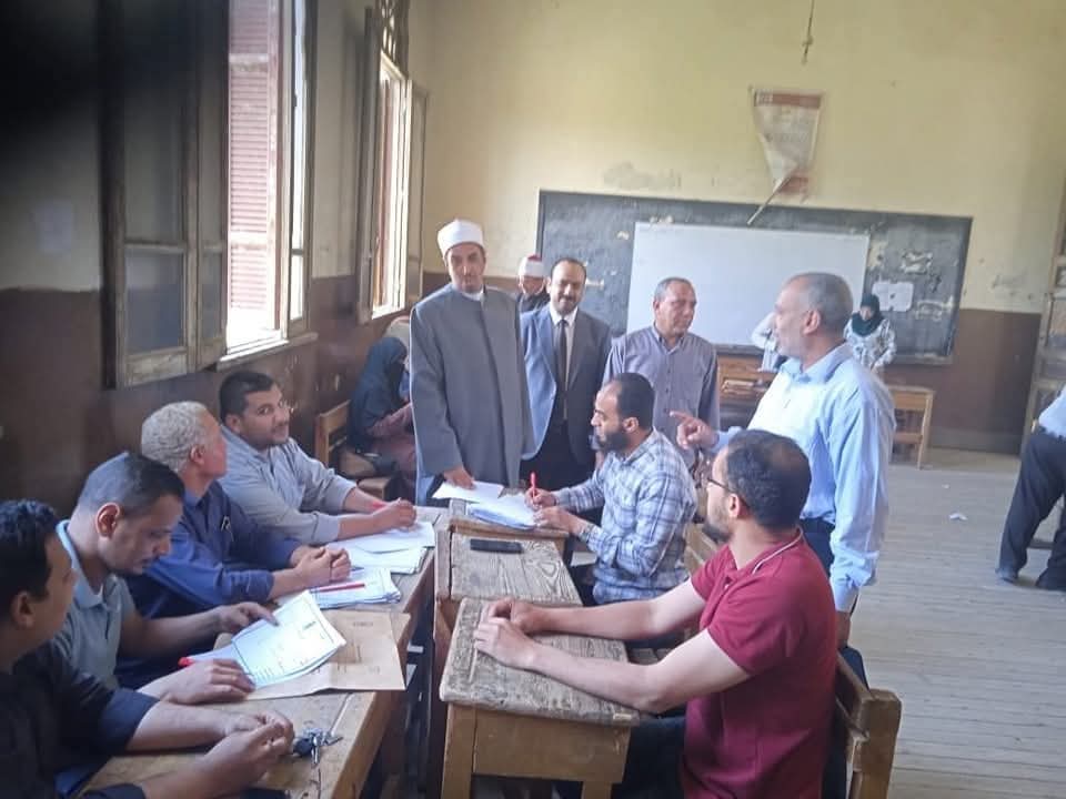 رئيس منطقة أسيوط الأزهرية يتفقد أعمال تصحيح الشهادتين الابتدائية والإعدادية