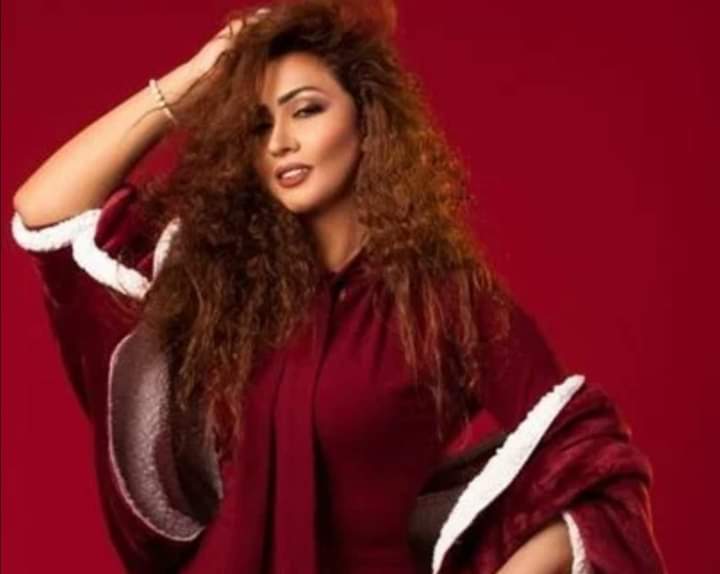 اسمها راجيه ٠٠ ندي بهجت صاحبة معرض سيارات فى مسلسل «الونش
