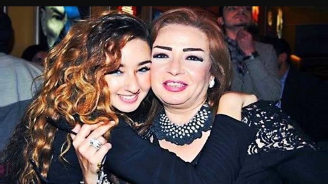 هنا الزاهد تعلن إجراء والدتها عملية جراحية وتطلب  الدعاء من جمهورها 