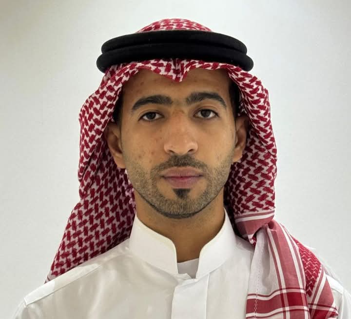 عبدالعزيز الحاتم: رحلة إعلامية تجمع بين الخبرة والإبداع 