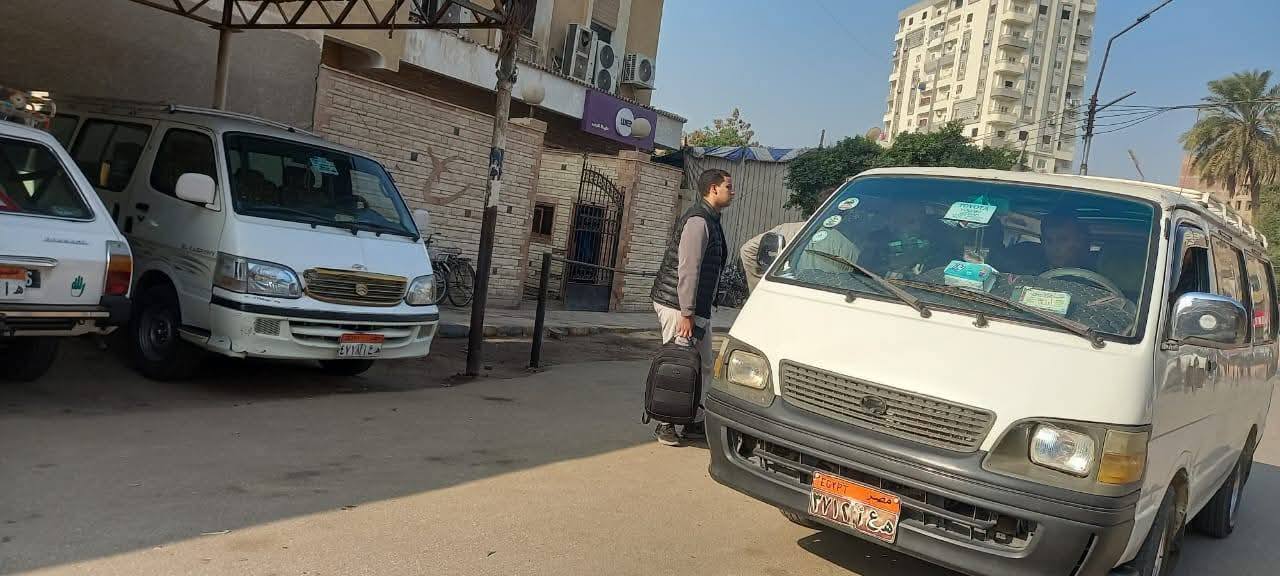 الشطوري يتابع سير العمل في مواقف السيارات بطهطا