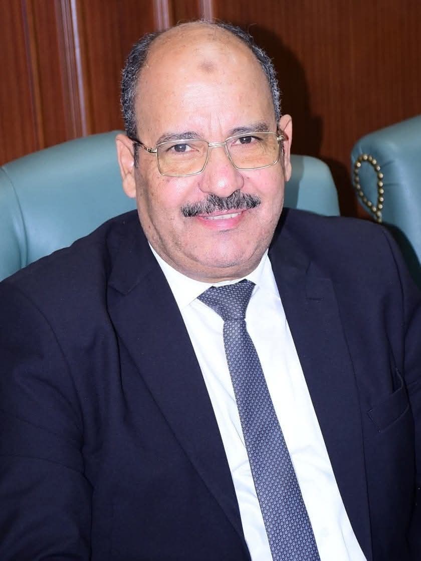 نموذج مضيء في جامعة سوهاج… مدير مكتب رئيس الجامعة إيهاب محمد حسين عثمان