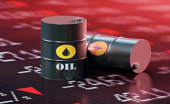 أسعار النفط تكسر حاجز الـ 82 دولارا لبرميل خام برنت