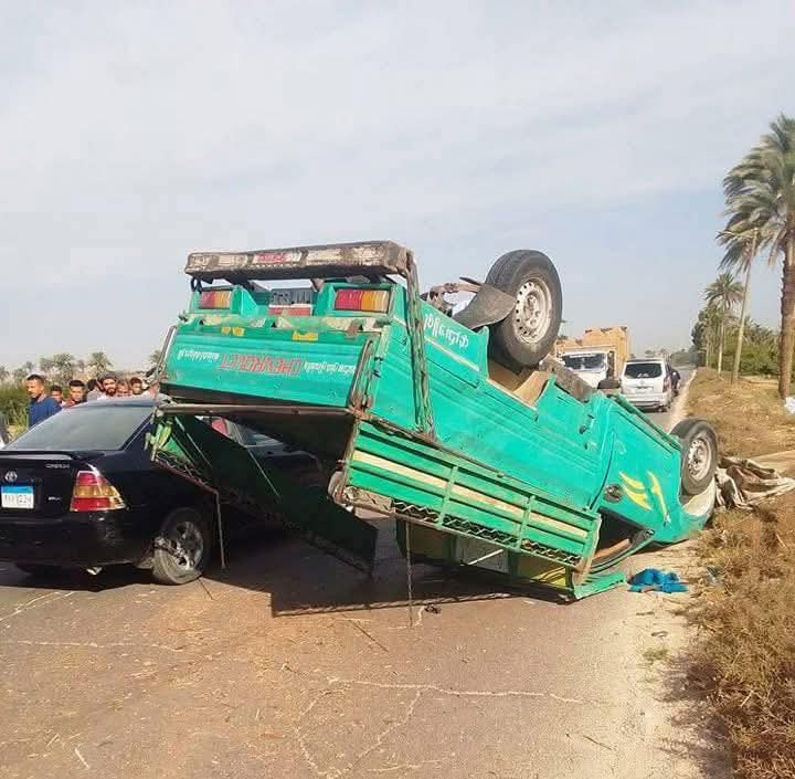 مصرع شخص وإصابة 23 في انقلاب سيارة ميكروباص أمام مدخل العقال القبلي بالبداري بأسيوط