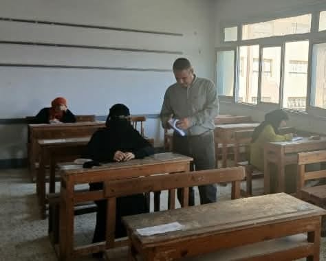 في بداية أسبوعها الرابع طلاب الشهادة الثانوية الأزهرية يؤدون امتحان اللغة الإنجليزية 