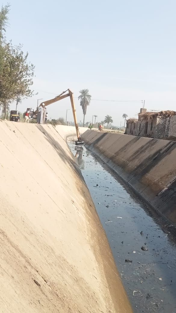 محافظ أسيوط يوجه بتكثيف حملات تطهير الترع لضمان وصول المياه وخدمة المزارعين