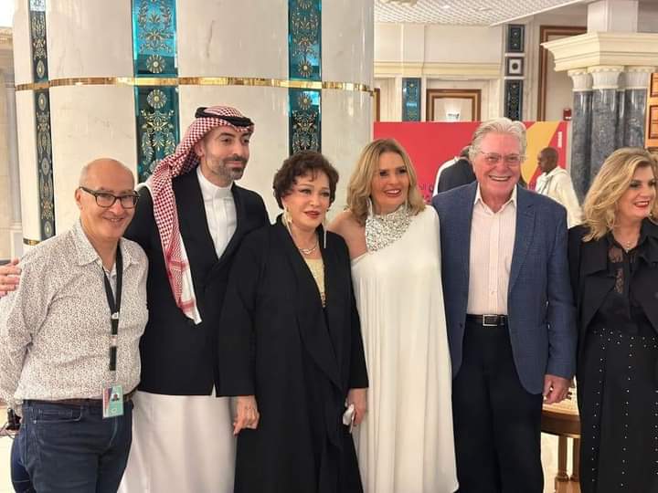 البحر الأحمر السينمائي ٠٠ عرض النسخة المرممة من خلي بالك من زوزو في جدة بحضور حسين فهمي ويسرا