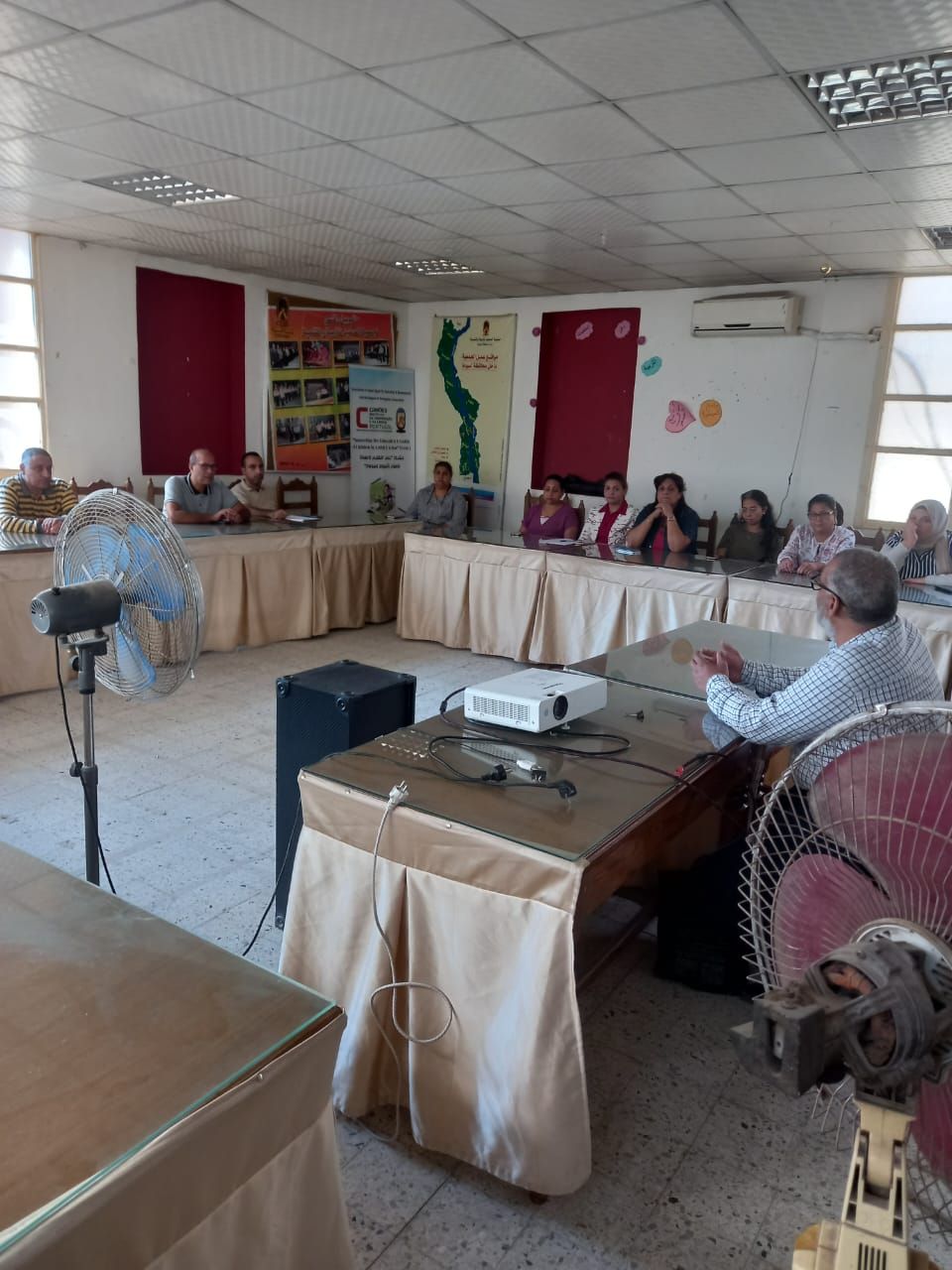 العمل عقد  ندوة  خاصه بالتوعية السكانيه  من خلال مكتب تفتيش عمل غرب اسيوط