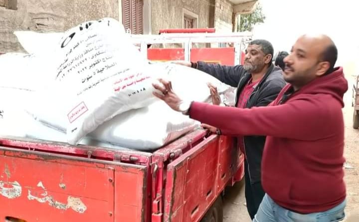 ضبط سيارة محملة بكميات من الأسمدة الزراعية المدعمة بمركز ناصر بني سويف 
