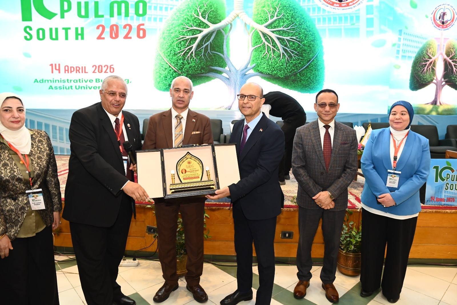 رئيس جامعة أسيوط يشهد افتتاح المؤتمر العلمي العاشر لجمعية جنوب الوادي المصرية لأمراض وحساسية الصدر بأسيوط