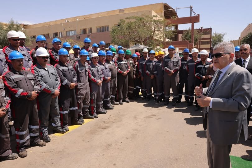 الفريق أسامة ربيع يبحث سبل التعاون مع محافظ السويس ويتابع مستوى تقديم الرعاية الصحية بالمستشفيات والمراكز الطبية التابعة للهيئة