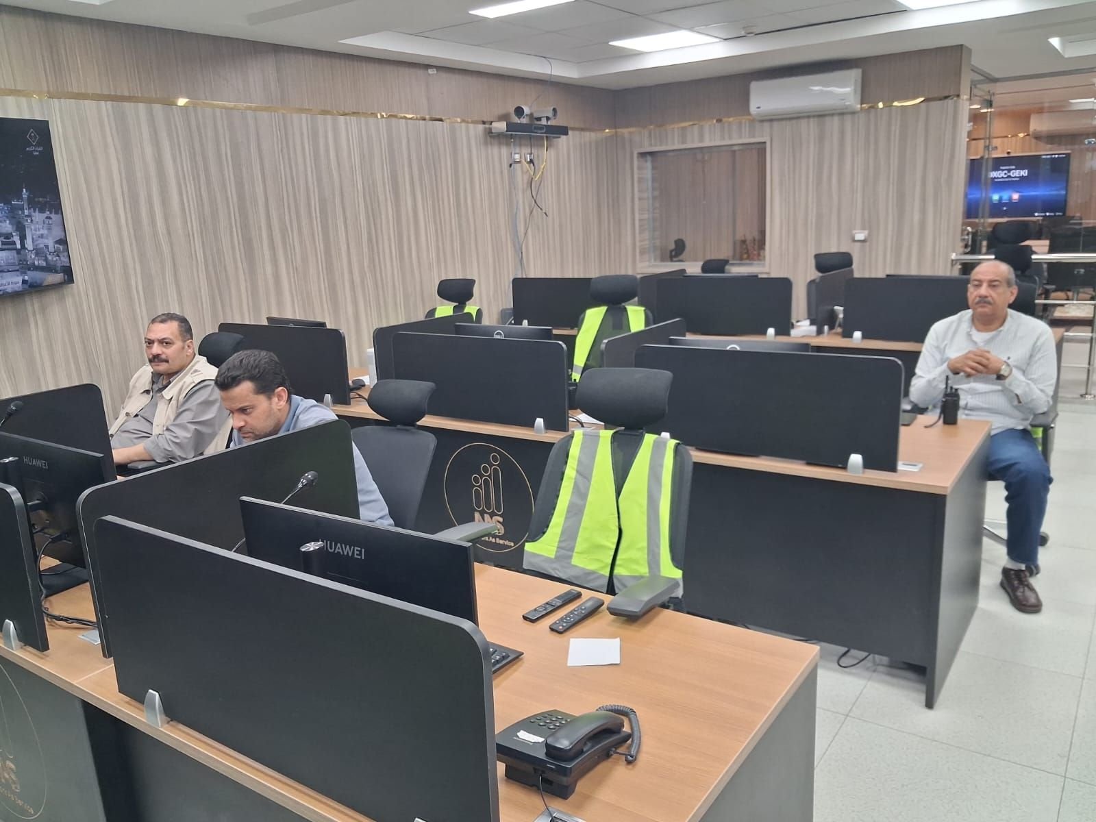 تشديد الرقابة على مواعيد الغلق.. وغلق وتشميع 43 محلًا ومنشأة تجارية مخالفة بأسيوط