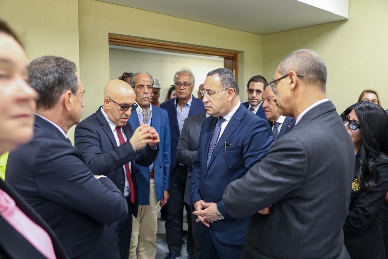 وزير التعليم العالي يتفقد أعمال الحرم الجديد للجامعة الأهلية الفرنسية بمدينة الشروق