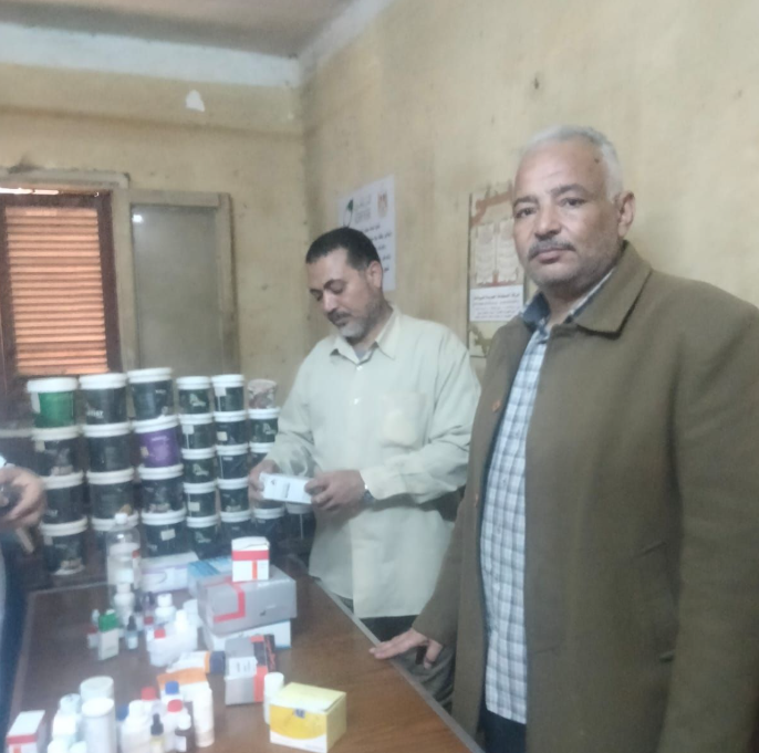 تحرير 77 محضرًا تموينيًا خلال حملة مكبرة بمركز القوصية لضبط الأسواق