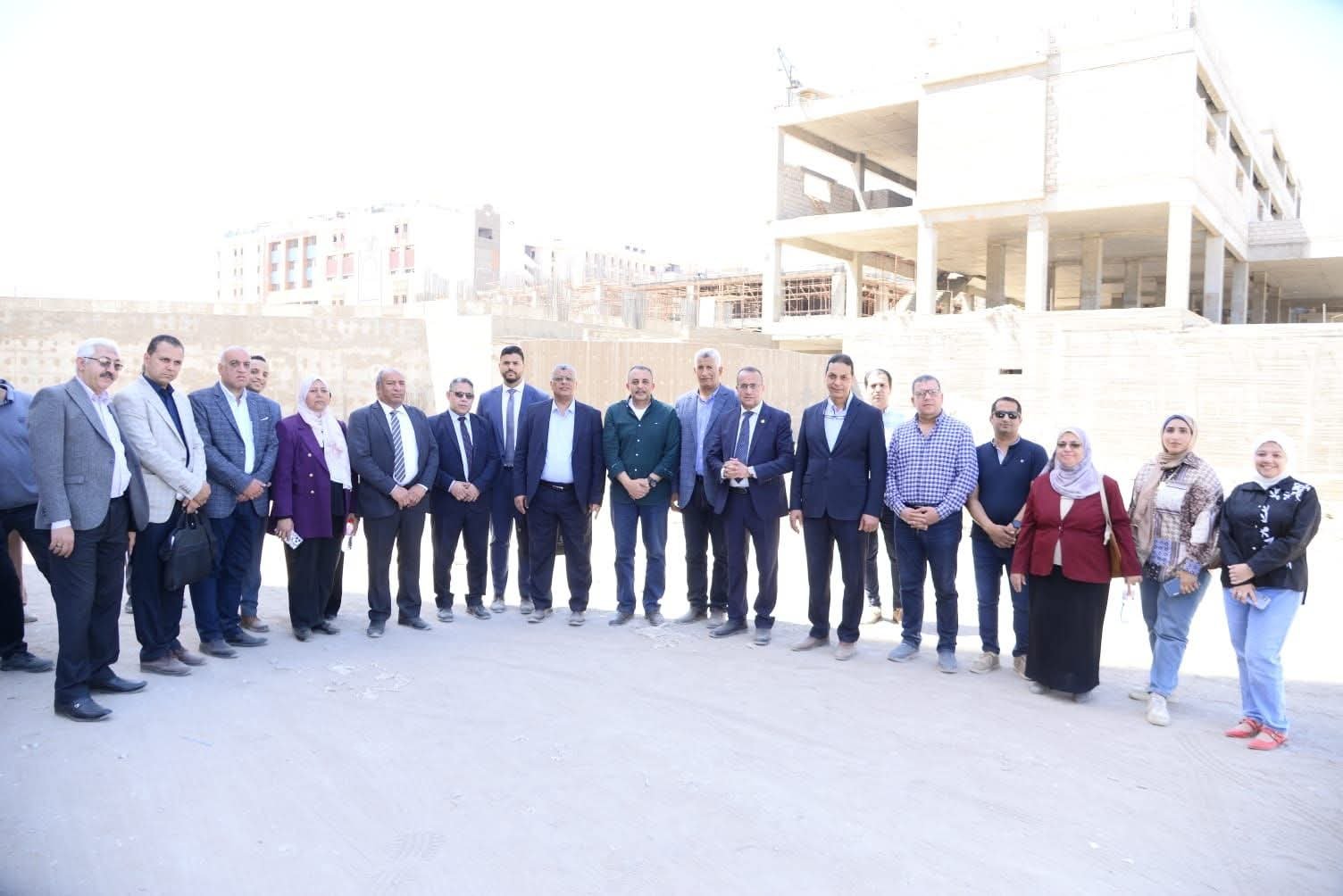 عميد كلية الطب ورئيس مجلس إدارة مستشفيات جامعة أسيوط يستقبل وفدا من بنك الاستثمار القومي